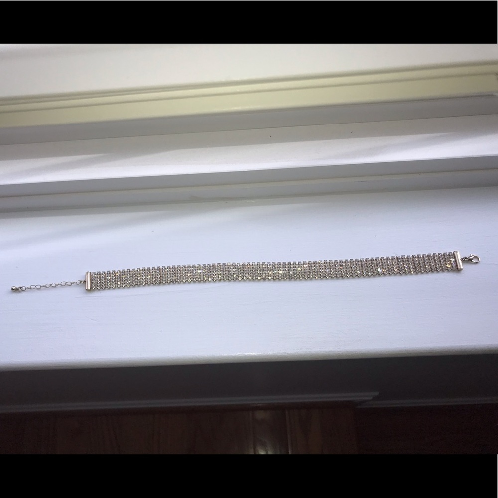 Faux diamond choker 💎